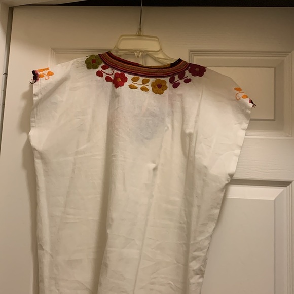 Embroidered Mexican blouse - Picture 3 of 4